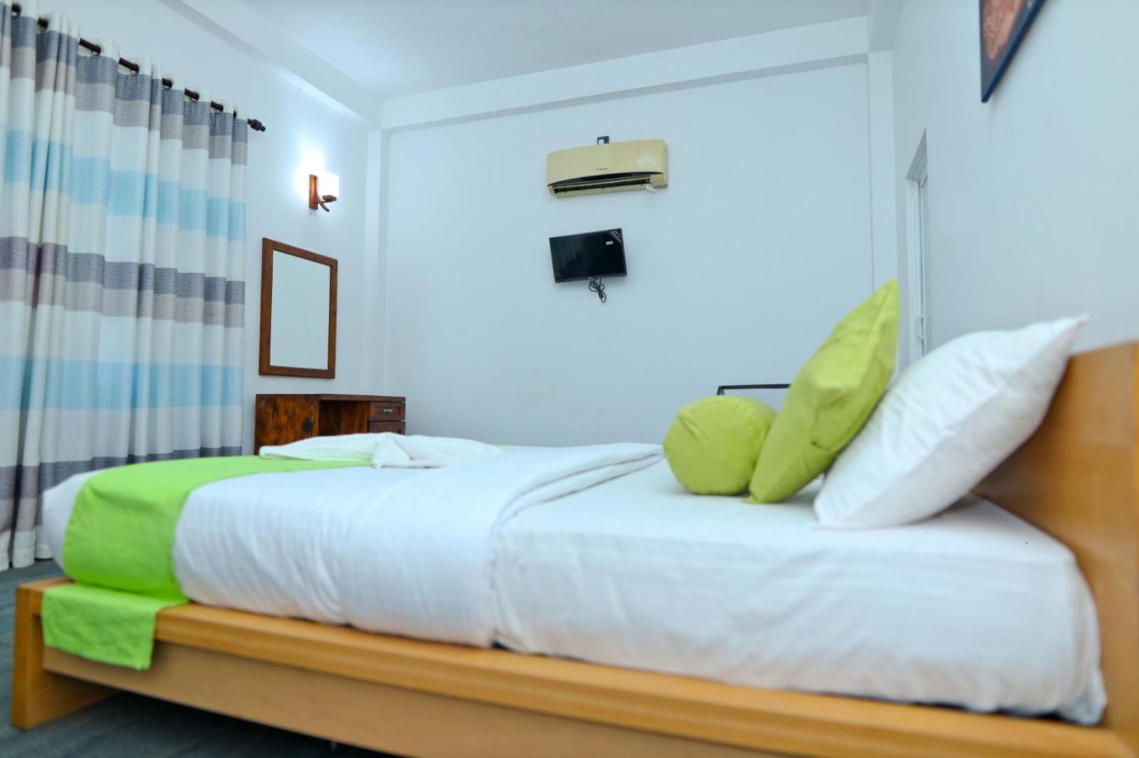 Thinaya Lake Resort أنرادابورام المظهر الخارجي الصورة