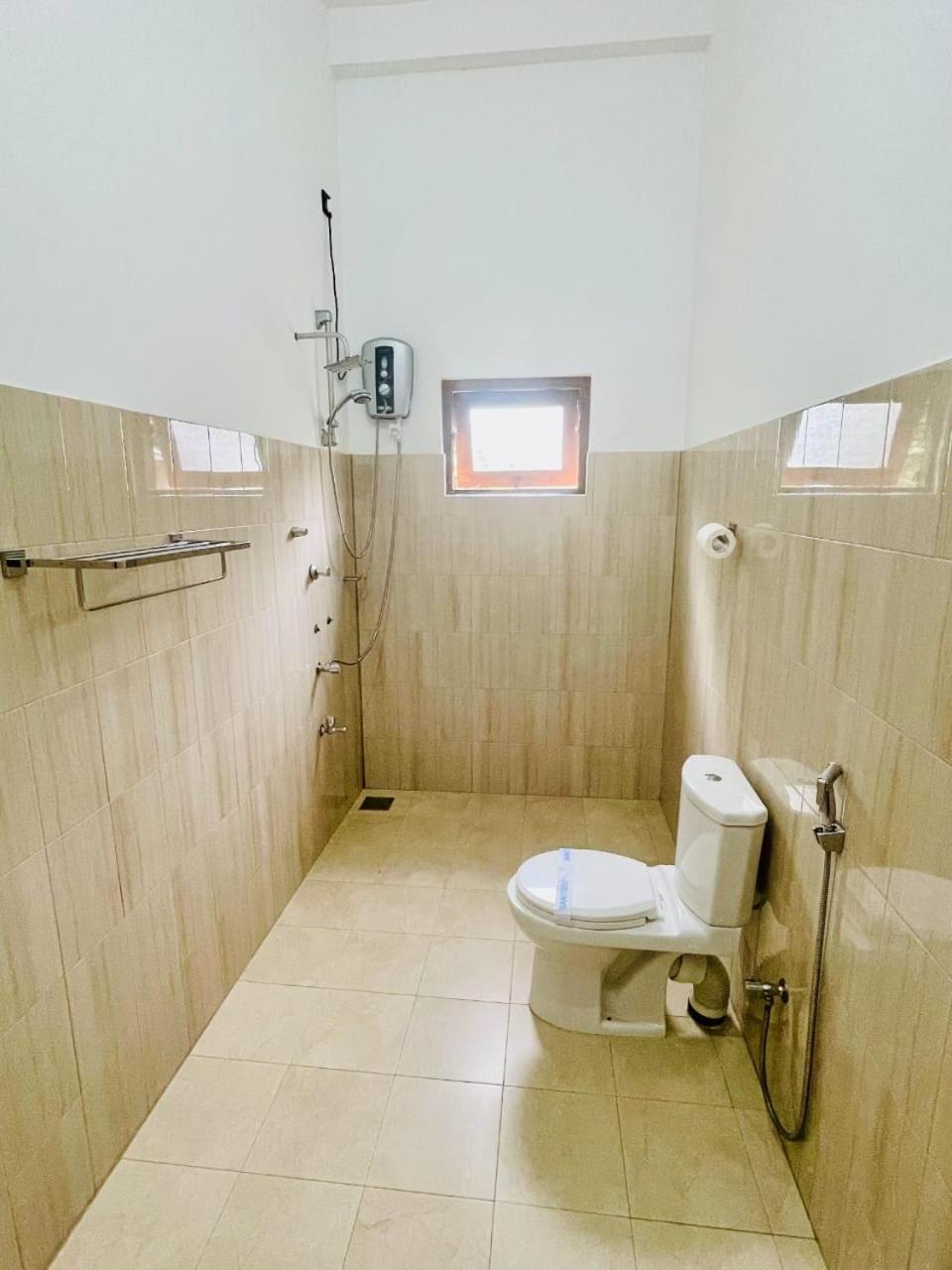 Thinaya Lake Resort أنرادابورام المظهر الخارجي الصورة