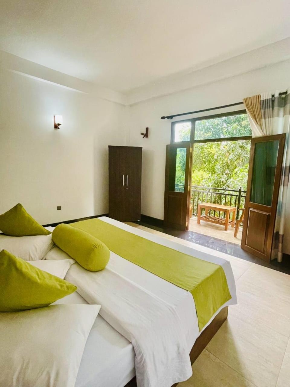 Thinaya Lake Resort أنرادابورام المظهر الخارجي الصورة